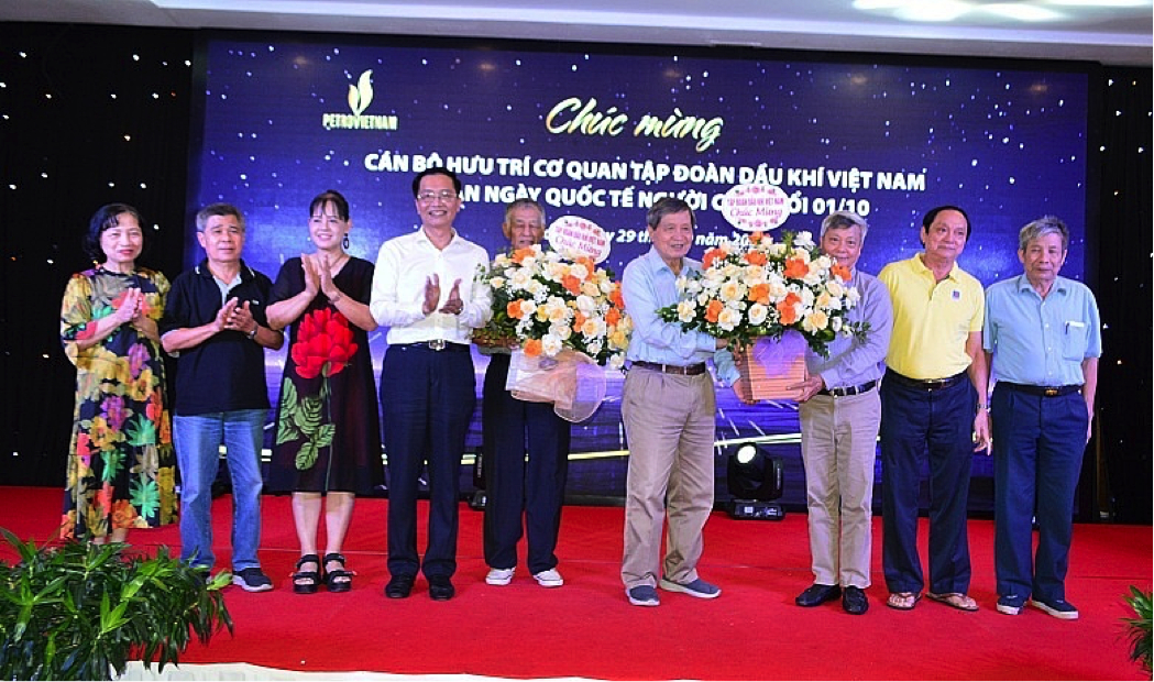 petrovietnam to chuc chuong trinh tham quan nghi duong cho can bo huu tri co quan tap doan hinh 3