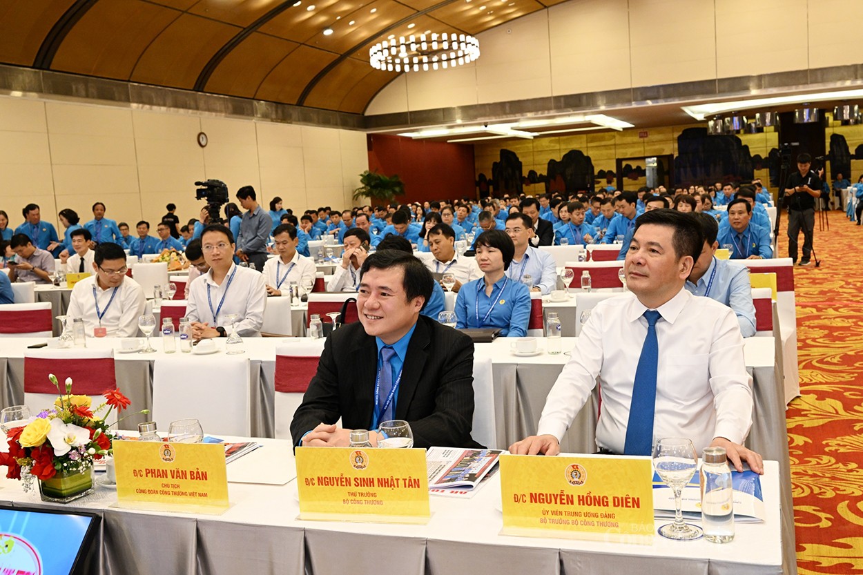 Chùm ảnh: Toàn cảnh Đại hội Công đoàn Công Thương Việt Nam lần thứ IV, nhiệm kỳ 2023 - 2028 Chùm ảnh: Toàn cảnh Đại hội Công đoàn Công Thương Việt Nam lần thứ IV, nhiệm kỳ 2023 - 2028