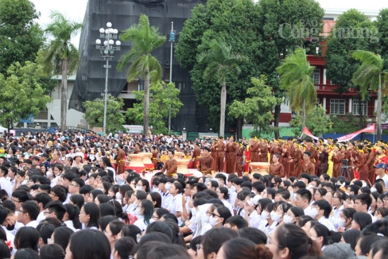 Thanh Hóa: Hàng nghìn người chung vui cùng Quán quân Đường lên đỉnh Olympia 2023 Lê Xuân Mạnh