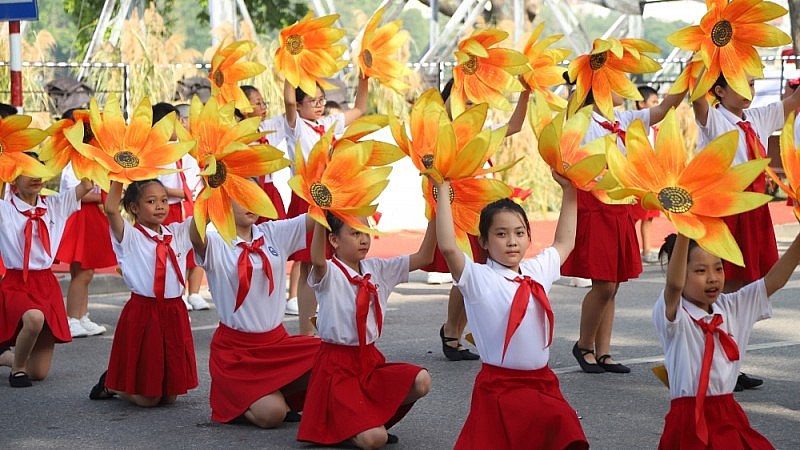 “Mãn nhãn” với Carnaval Thu Hà Nội rực rỡ sắc màu