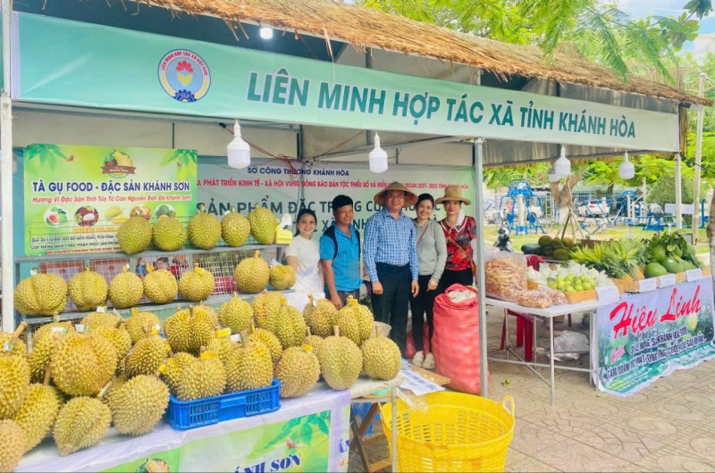 Sở Công Thương tỉnh Khánh Hòa đã tổ chức Phiên chợ triển lãm sản phẩm vùng dân tộc thiểu số và miền núi (Ảnh: C.T)