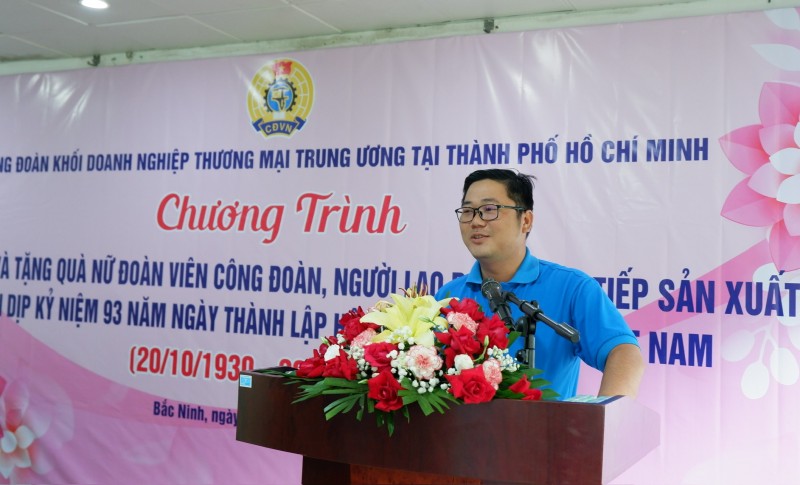 Công đoàn Khối Doanh nghiệp Thương mại Trung ương tại TP.HCM tặng quà cho đoàn viên có hoàn cảnh khó khăn