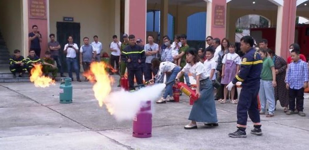 Thái Bình: 500 người dân được trải nghiệm, thực hành kỹ năng chữa cháy và cứu nạn cứu hộ