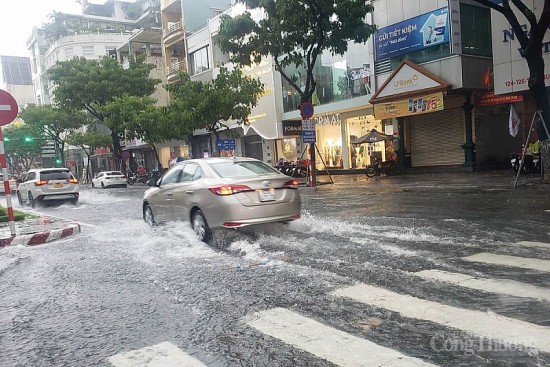 Mưa lớn, nguy cơ ngập diện rộng, Đà Nẵng phát công điện khẩn ứng phó