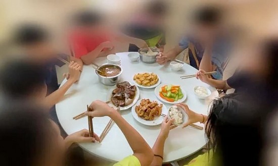 vu bua com 800 nghin dong nguoi phu trach bo mon bong ban xin tu chuc
