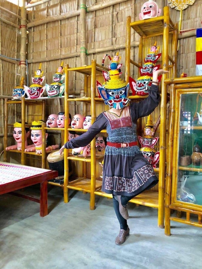 Mặt nạ thủ công xuất hiện từ lâu đời trong cộng đồng của đồng bào Khmer Nam Bộ (Ảnh: Phan Yến Ly)