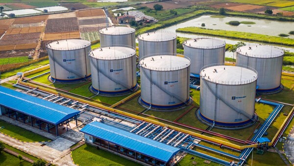 Khối lượng nhập khẩu xăng dầu 9 tháng đầu năm tăng cao so với cùng kỳ năm ngoái. Ảnh minh họa