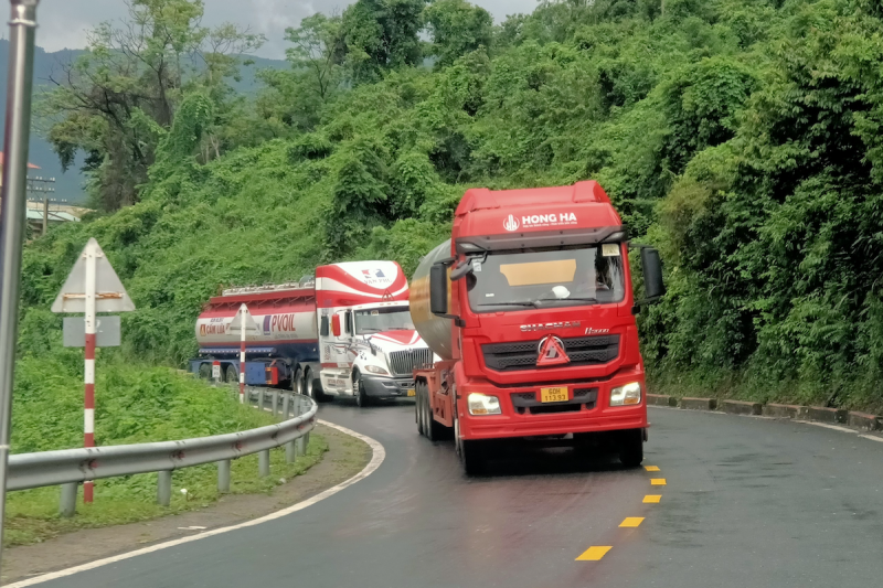 Phương tiện được lưu thông trở lại qua đèo Hải Vân