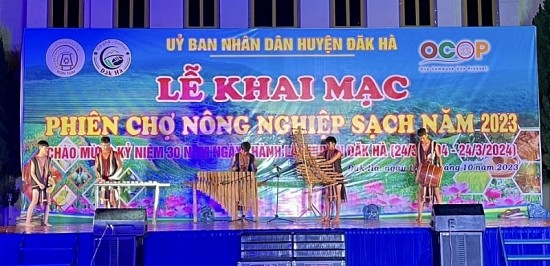 huyen dak ha kon tum to chuc phien cho nong nghiep sach nam 2023