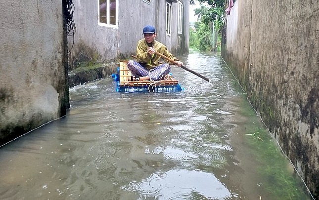 Người dân các tỉnh miền Trung lo phải sống chung với lũ nhiều ngày