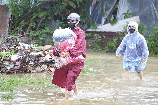 Người dân các tỉnh miền Trung lo phải sống chung với lũ nhiều ngày