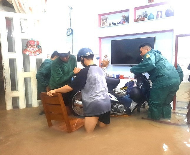 Người dân các tỉnh miền Trung lo phải sống chung với lũ nhiều ngày