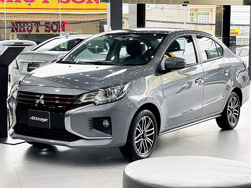 Giá xe sedan giảm kịch sàn, xe nhập hạ sâu 300 triệu gây sốt