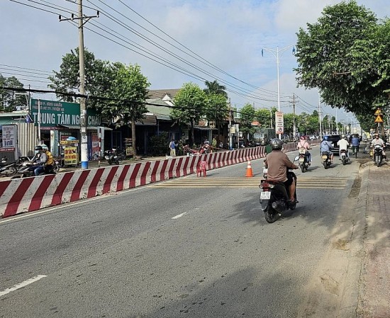 Bình Dương: Đi xe “kẹp ba” gặp tai nạn, 3 thanh niên tử vong