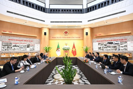 bo truong nguyen hong dien tiep bo truong cong nghiep va san xuat duoc pham algeria