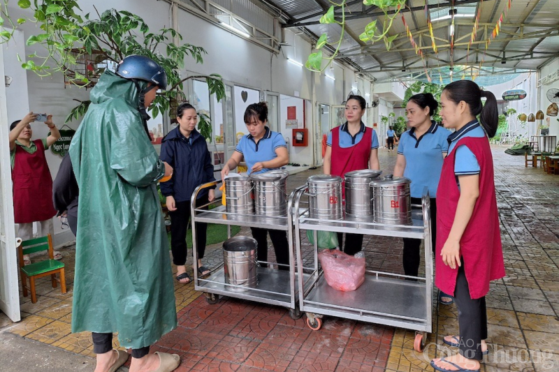 Áp thấp nhiệt đới có thể mạnh lên thành bão, Đà Nẵng tiếp tục cho học sinh nghỉ học ngày 18/10