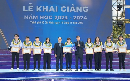 truong dai hoc cong nghiep tp ho chi minh khai giang nam hoc 20232024