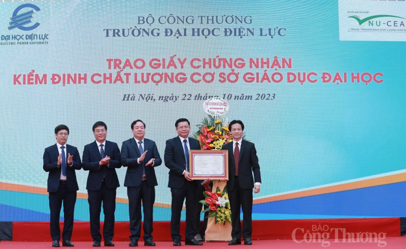 Trường Đại học Điện lực: Nhận Giấy chứng nhận kiểm định chất lượng giáo dục cơ sở chu kỳ 2