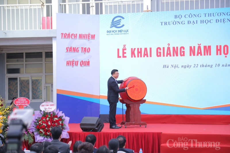 Đại học Điện lực: Khai giảng năm học mới và trao bằng tốt nghiệp cho hơn 700 học viên, sinh viên