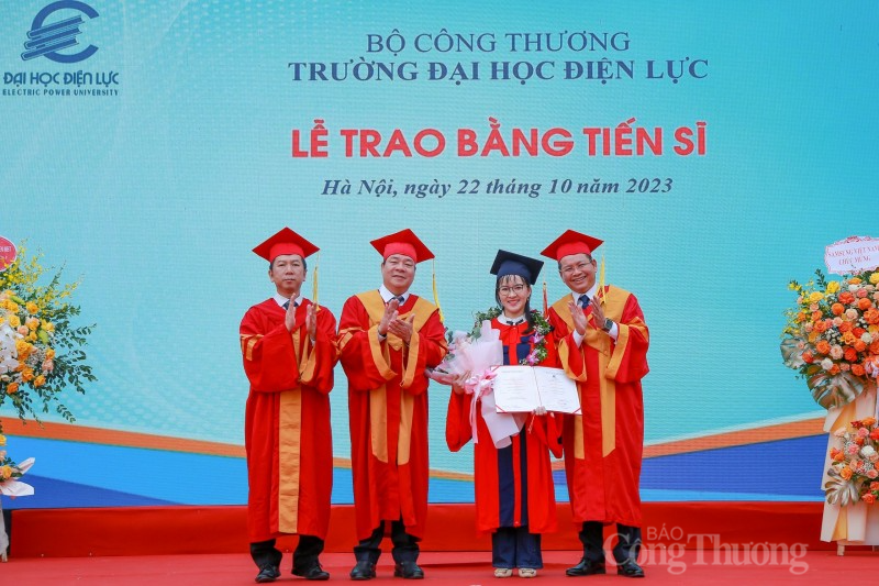 Đại học Điện lực: Khai giảng năm học mới và trao bằng tốt nghiệp cho hơn 700 học viên, sinh viên