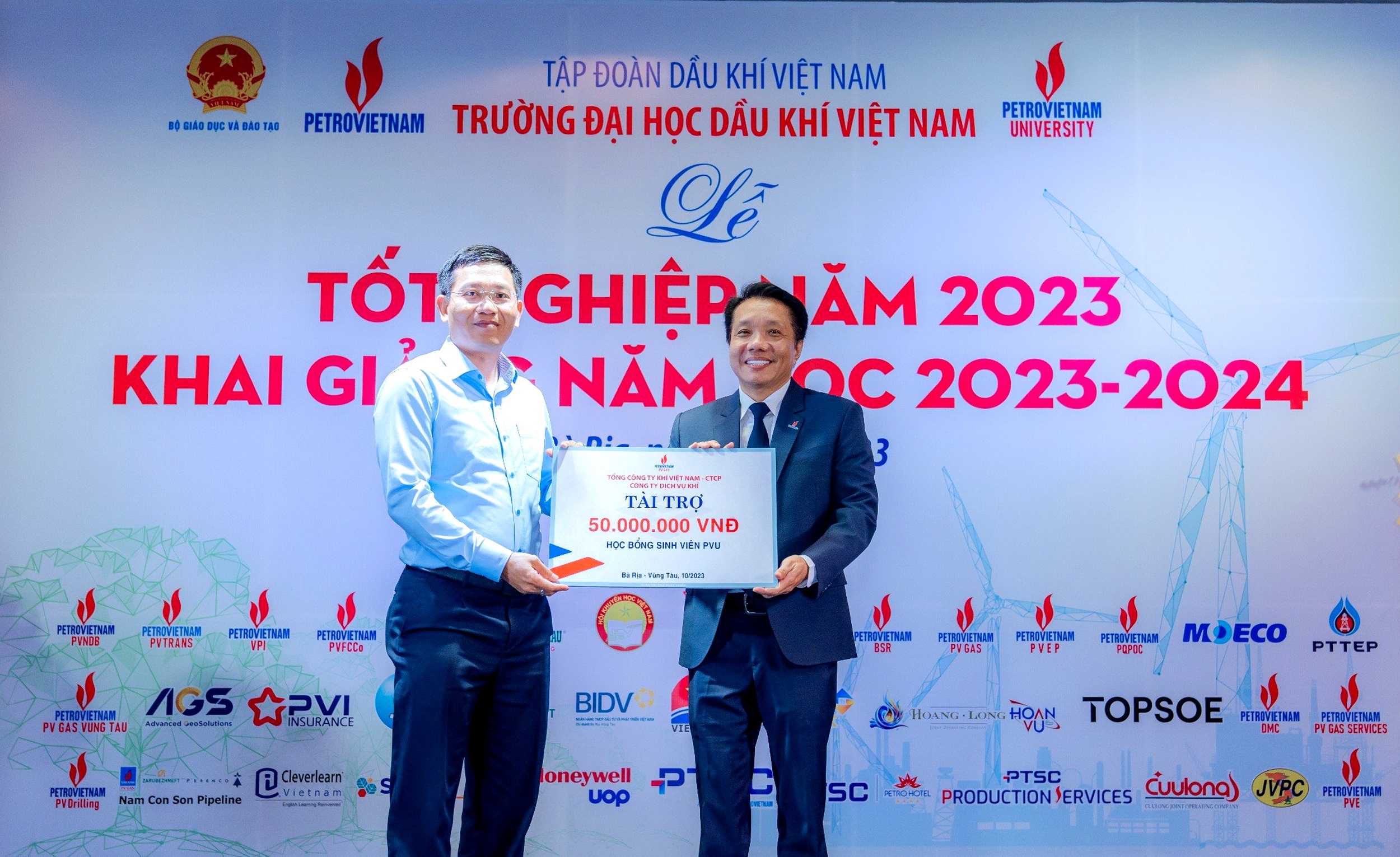 PV GAS tài trợ Quỹ "Phát triển sinh viên/Học bổng hỗ trợ sinh viên” của Trường Đại học Dầu khí Việt Nam