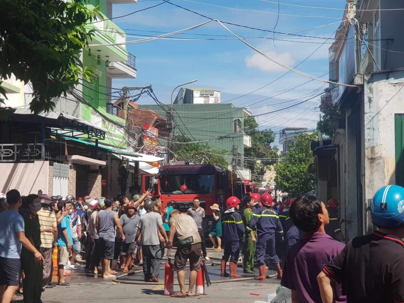 Cháy lớn tại cửa hàng kinh doanh đồ nhựa ở thành phố Quảng Ngãi