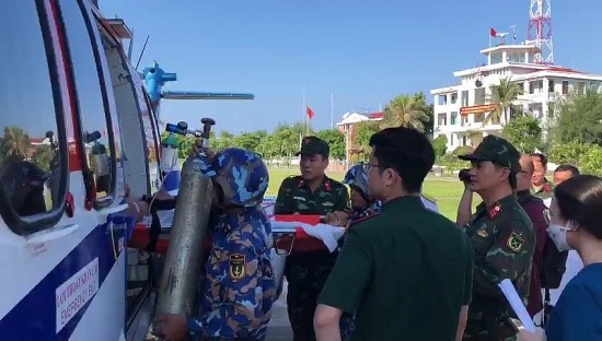 dung truc thang dua ngu dan bi giam ap tu dao song tu tay vao bo dieu tri
