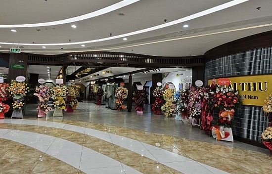 sen tai thu khai truong hoanh trang sau lum xum huy dong von