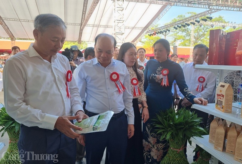 Đa dạng sản phẩm OCOP tham gia hội chợ lễ hội chùa Keo Thái Bình 2023 Đa dạng sản phẩm OCOP tham gia hội chợ lễ hội chùa Keo Thái Bình 2023