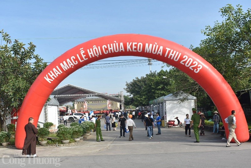 Đa dạng sản phẩm OCOP tham gia hội chợ lễ hội chùa Keo Thái Bình 2023 Đa dạng sản phẩm OCOP tham gia hội chợ lễ hội chùa Keo Thái Bình 2023