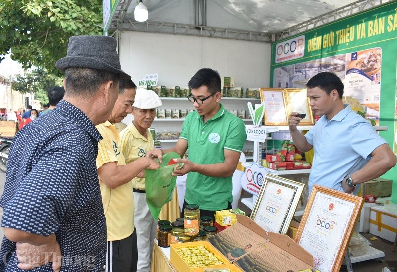 Đa dạng sản phẩm OCOP tham gia hội chợ lễ hội chùa Keo Thái Bình 2023 Đa dạng sản phẩm OCOP tham gia hội chợ lễ hội chùa Keo Thái Bình 2023
