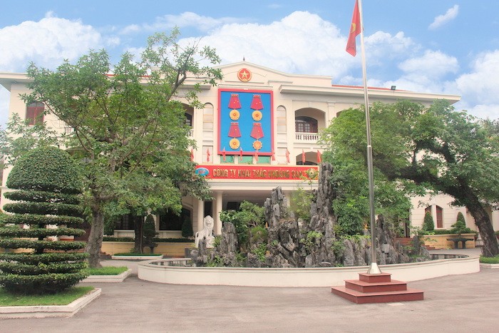 Công ty Hoa Sơn quy tụ dàn lãnh đạo cũ của Than Núi Béo và xê ri thắng thầu kỳ tích