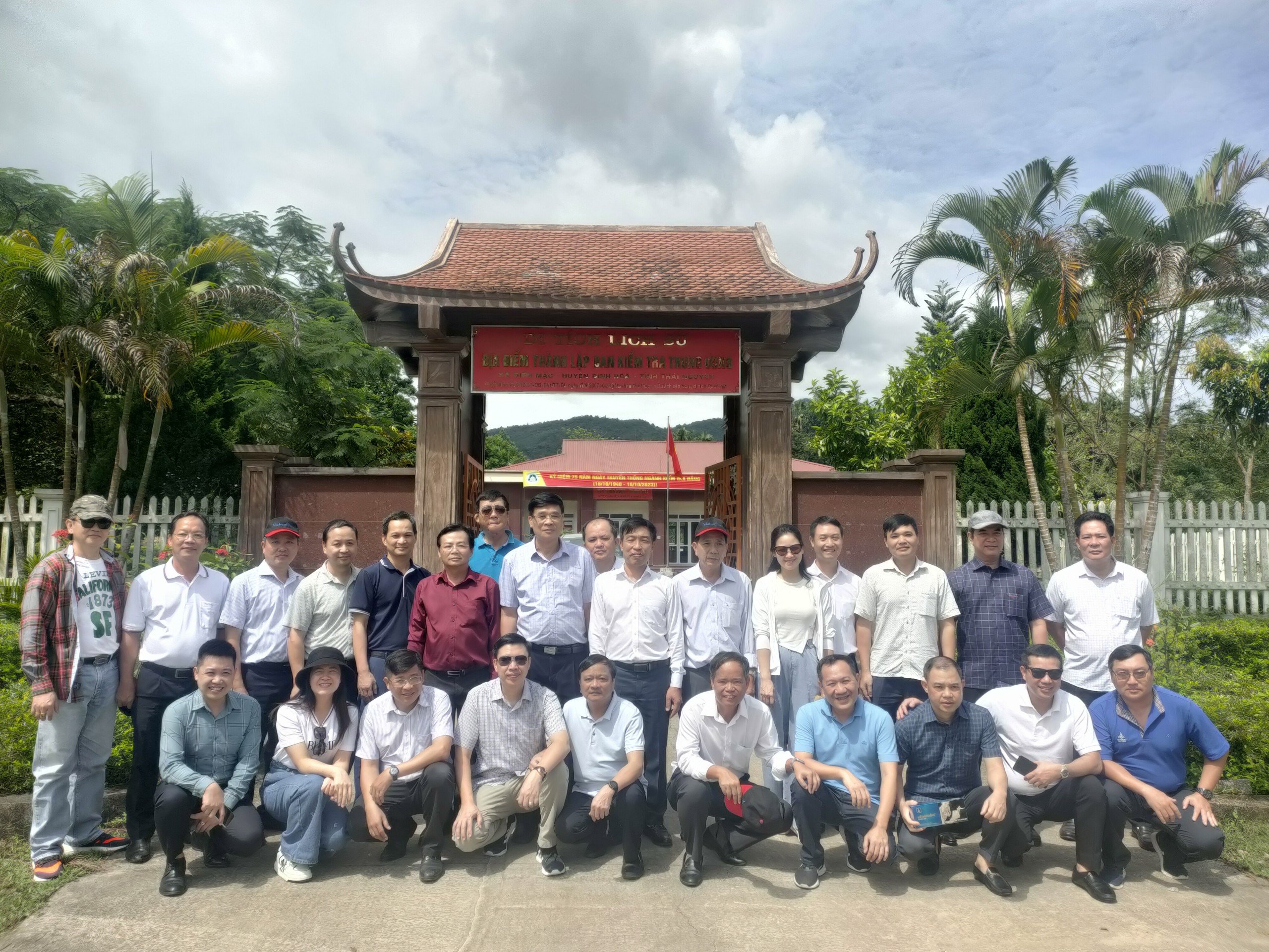 Vinataba tổ chức chương trình sinh hoạt chính trị - hành trình về với địa chỉ đỏ
