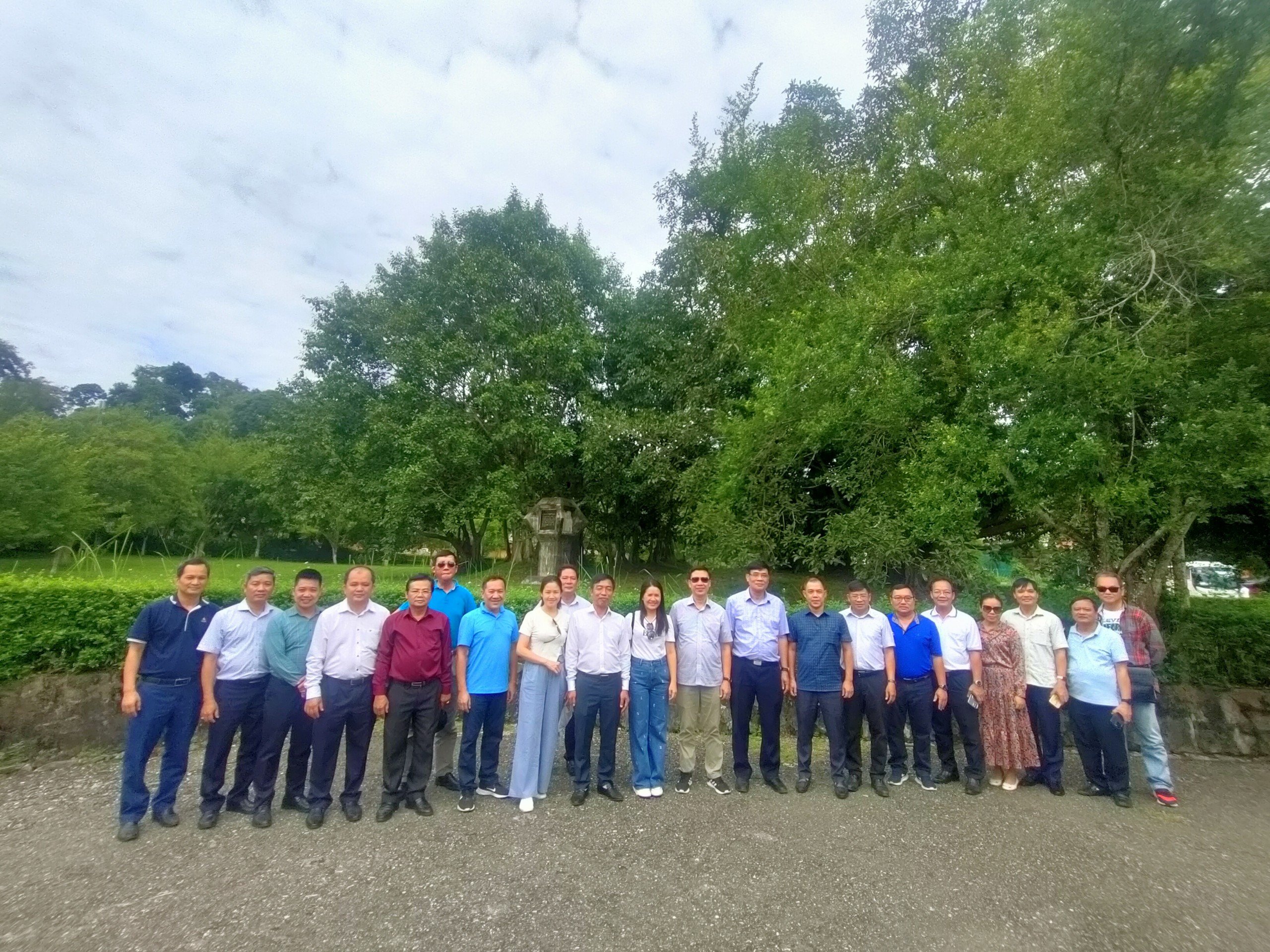 Vinataba tổ chức chương trình sinh hoạt chính trị - hành trình về với địa chỉ đỏ