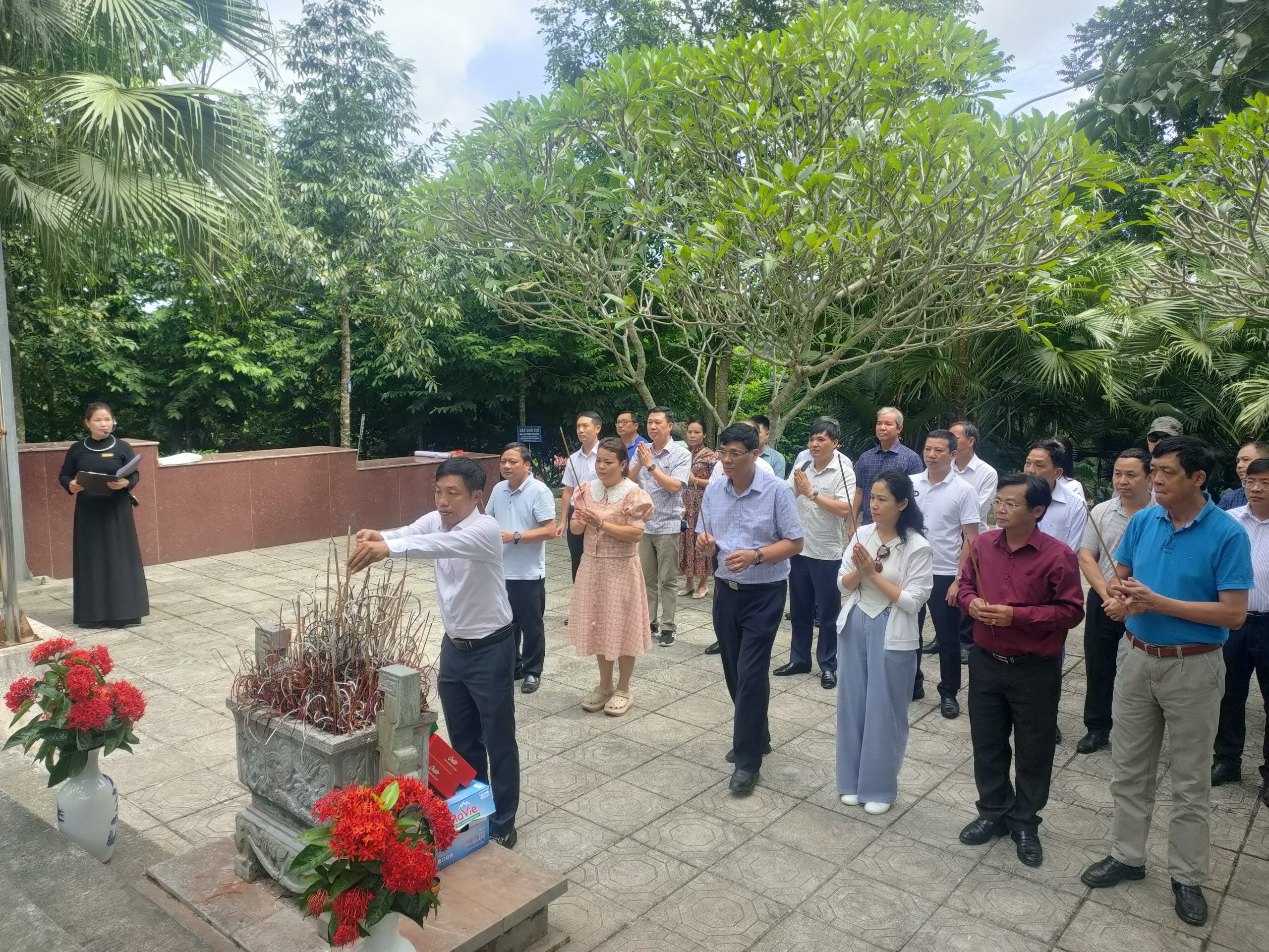 Vinataba tổ chức chương trình sinh hoạt chính trị - hành trình về với địa chỉ đỏ