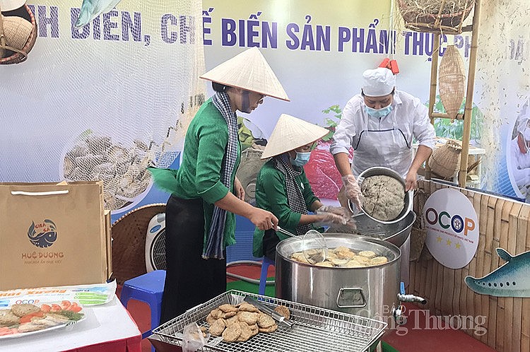 sản phẩm chủ lực là chả cá thát lát với thương hiệu Huệ Dương có mặt tại Hội chợ