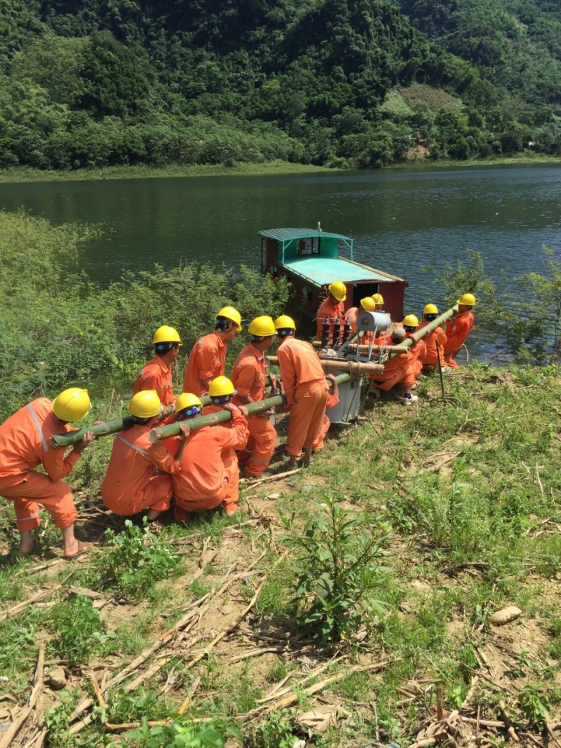 Điện lực Hoà Bình: Mang nguồn sáng đến với vùng đồng bào dân tộc thiểu số