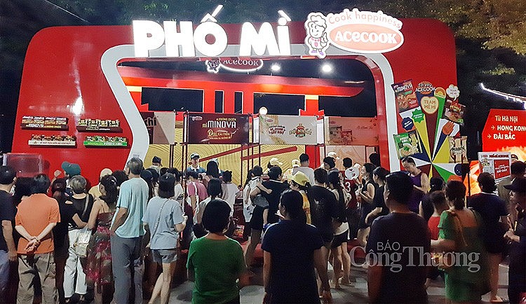 Không gian phố mỳ đến từ nhãn hàng Acecook với các booth trải nghiệm hương vị mỳ Việt miễn phí kết hợp với các hoạt động nghệ thuật đặc sắc như trình diễn múa mỳ, biểu diễn âm nhạc đường phố Ascoutic và nhiều hoạt động tương tác thú vị dành cho người tiêu dùng… Không gian phố mỳ đến từ nhãn hàng Acecook với các booth trải nghiệm hương vị mỳ Việt miễn phí kết hợp với các hoạt động nghệ thuật đặc sắc như trình diễn múa mỳ, biểu diễn âm nhạc đường phố Ascoutic và nhiều hoạt động tương tác thú vị dành cho người tiêu dùng…