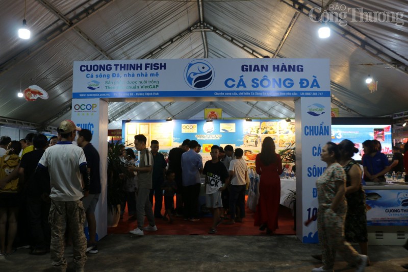Khai mạc Lễ hội cá tôm sông Đà tỉnh Hòa Bình lần thứ nhất Khai mạc Lễ hội cá tôm sông Đà tỉnh Hòa Bình lần thứ nhất