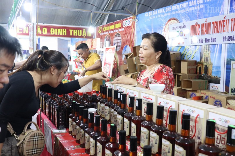 Khai mạc Lễ hội cá tôm sông Đà tỉnh Hòa Bình lần thứ nhất Khai mạc Lễ hội cá tôm sông Đà tỉnh Hòa Bình lần thứ nhất