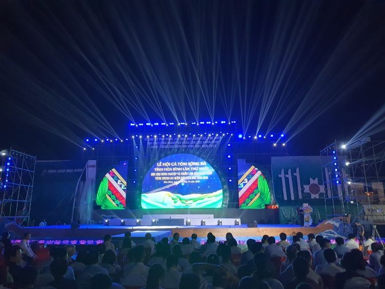 Khai mạc Lễ hội cá tôm sông Đà tỉnh Hòa Bình lần thứ nhất Khai mạc Lễ hội cá tôm sông Đà tỉnh Hòa Bình lần thứ nhất