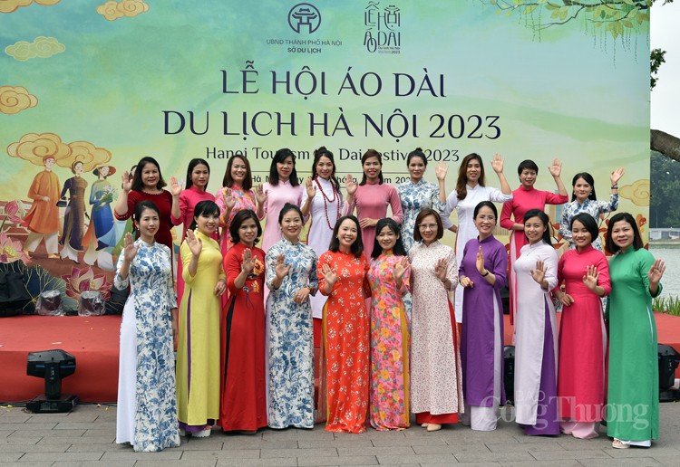 Choáng ngợp sắc màu tại Lễ hội Áo dài du lịch Hà Nội 2023