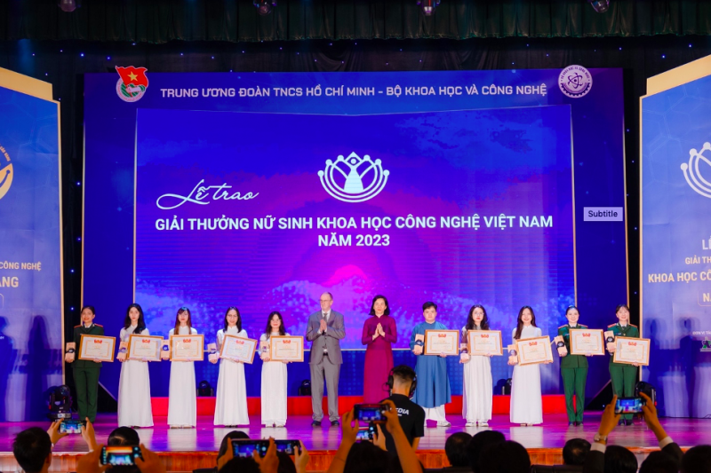 Vinh danh 10 nhà khoa học trẻ nhận giải thưởng Quả Cầu Vàng với sự đồng hành của Tân Hiệp Phát