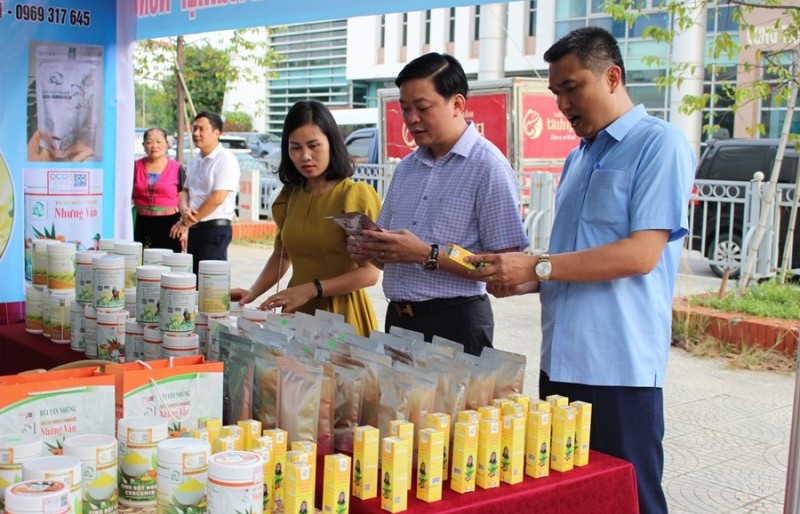 Ngành Công Thương Ninh Bình đưa hàng Việt về với đồng bào dân tộc huyện miền núi  Nho Quan