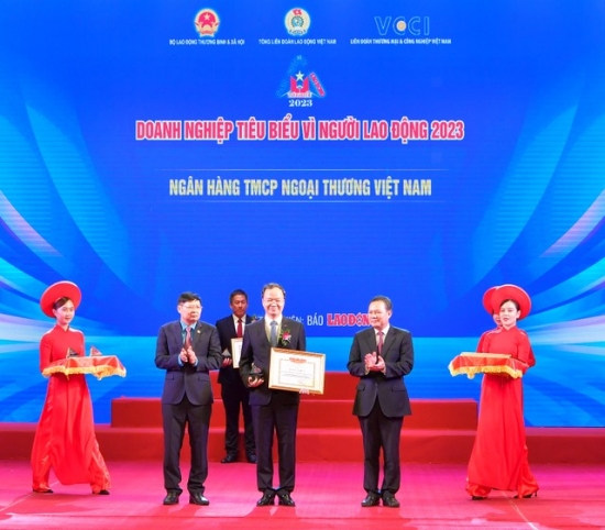 vietcombank lan thu tu lien tiep duoc bang khen doanh nghiep tieu bieu vi nguoi lao dong