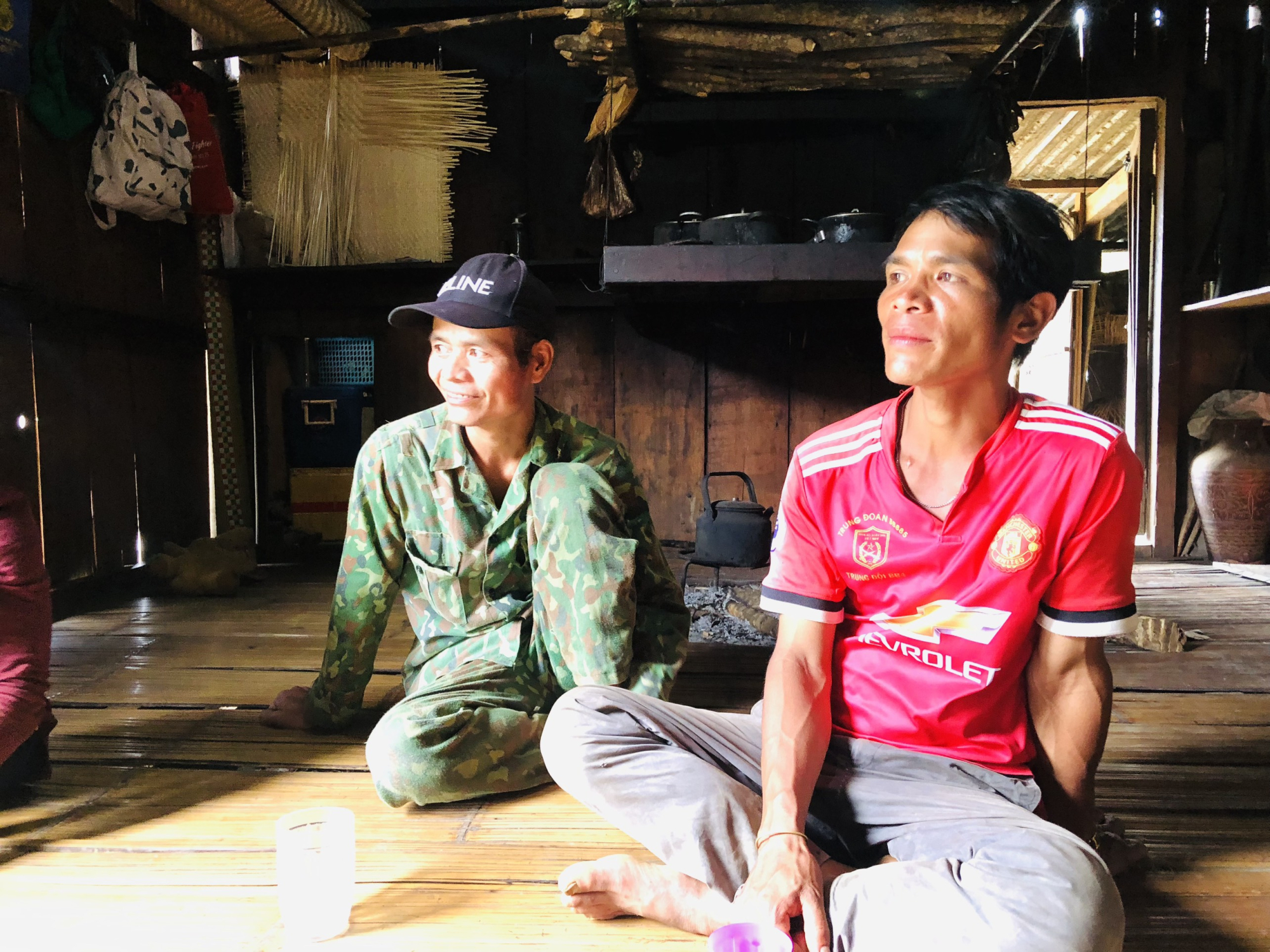 kon tum cuoc song khon kho cua ngoi lang nhieu khong giua chon tham son hinh 2