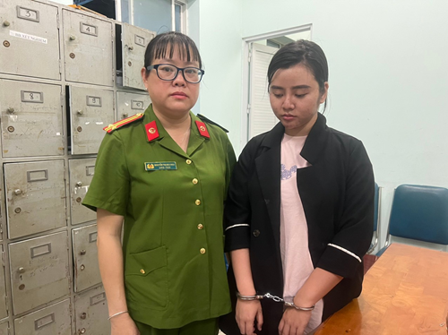 nu quai bi bat vi lua ca nha chong chiem doat so tien 17 ty dong