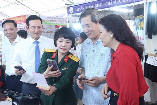 quan ba dinh 100 ho kinh doanh tai cho dan sinh gan ma thanh toan khong dung tien mat