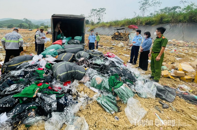 Tuyên Quang: Tiến hành tiêu hủy hàng hóa vi phạm trị giá 600 triệu đồng