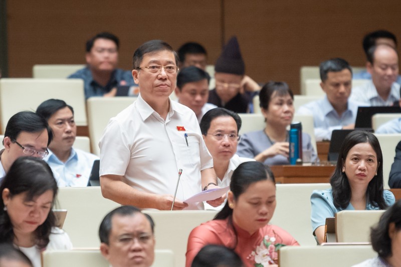 Đại biểu Nguyễn Tuấn Anh - Đoàn ĐBQH tỉnh Bình Phước phát biểu